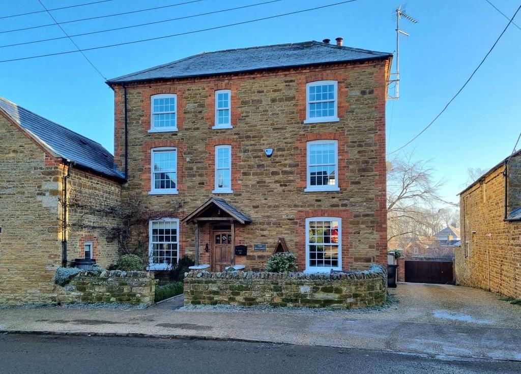 Old Road, Scaldwell, Northampton NN6 9JZ 4 bed semidetached house for