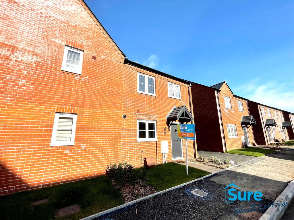 Ironbridge Road, Twigworth Green, GL2. 3 bed semidetached house £