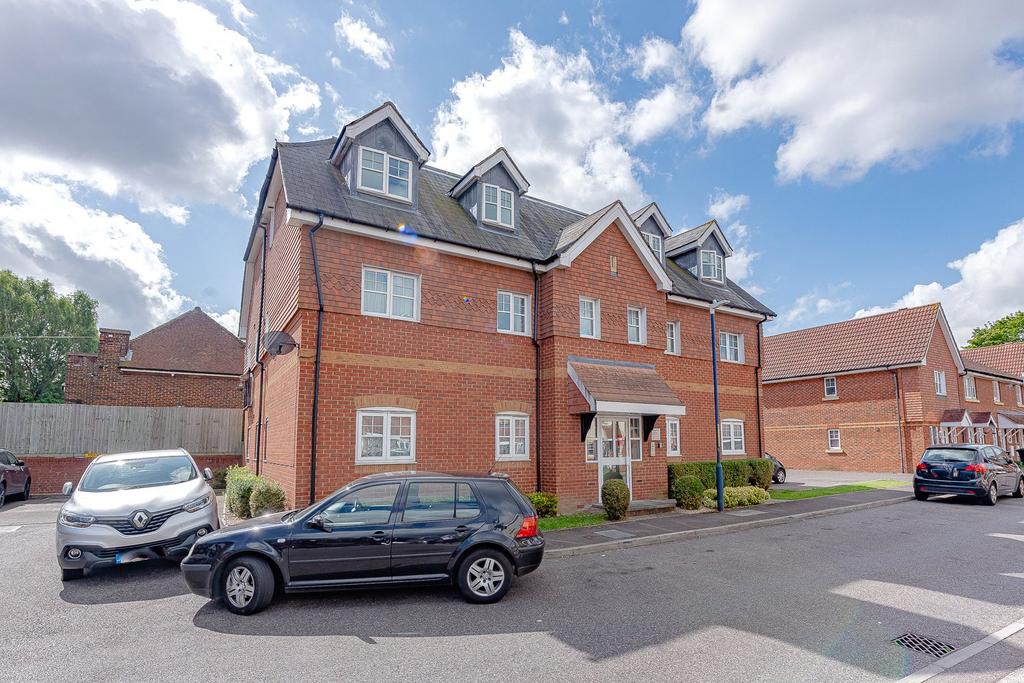 Stagshaw Close, Maidstone, ME15 2 bed flat £1,100 pcm (£254 pw)