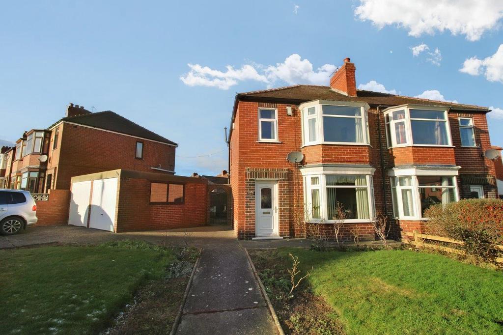Summer Lane, Wombwell, Barnsley 2 bed semidetached house £155,000
