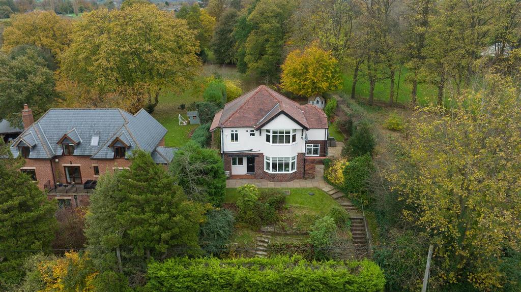 London Road, Prestbury, Macclesfield... 4 bed detached house £700,000