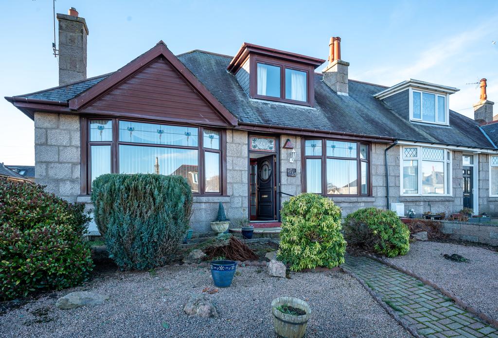 21 Hilton Drive, Aberdeen, AB24 4NQ 3 bed semidetached house £210,000