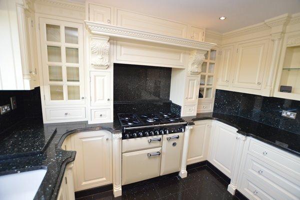 Open plan kitchen & dining room