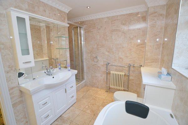 Bath & shower room