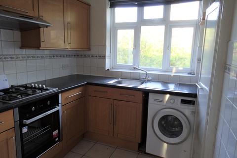 3 bedroom flat to rent - Brae Court, Kingston Hill, KT2 7QQ