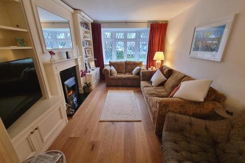 8 Anthony Road, Borehamwood, WD6 4NG