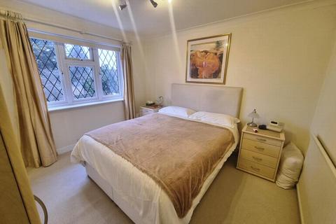 8 Anthony Road, Borehamwood, WD6 4NG