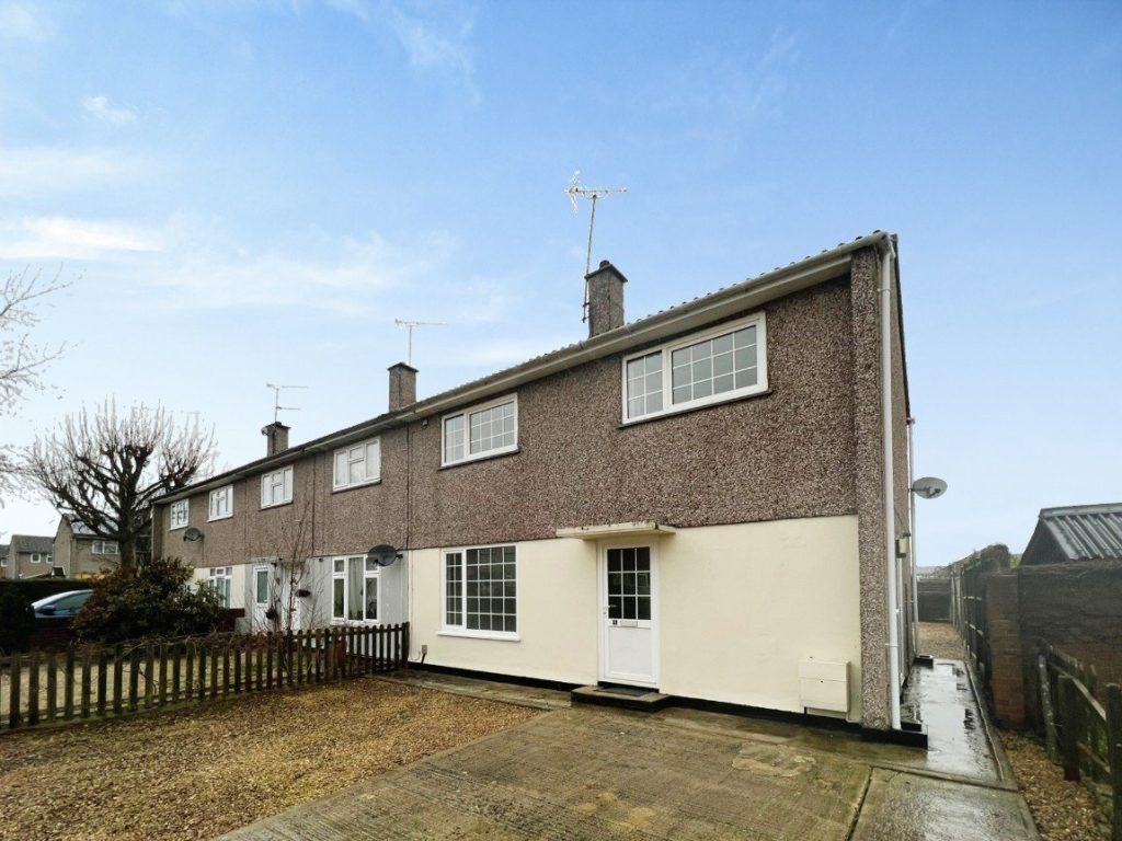 Pakenham Road, Swindon, SN3 2AQ 3 bed end of terrace house £280,000
