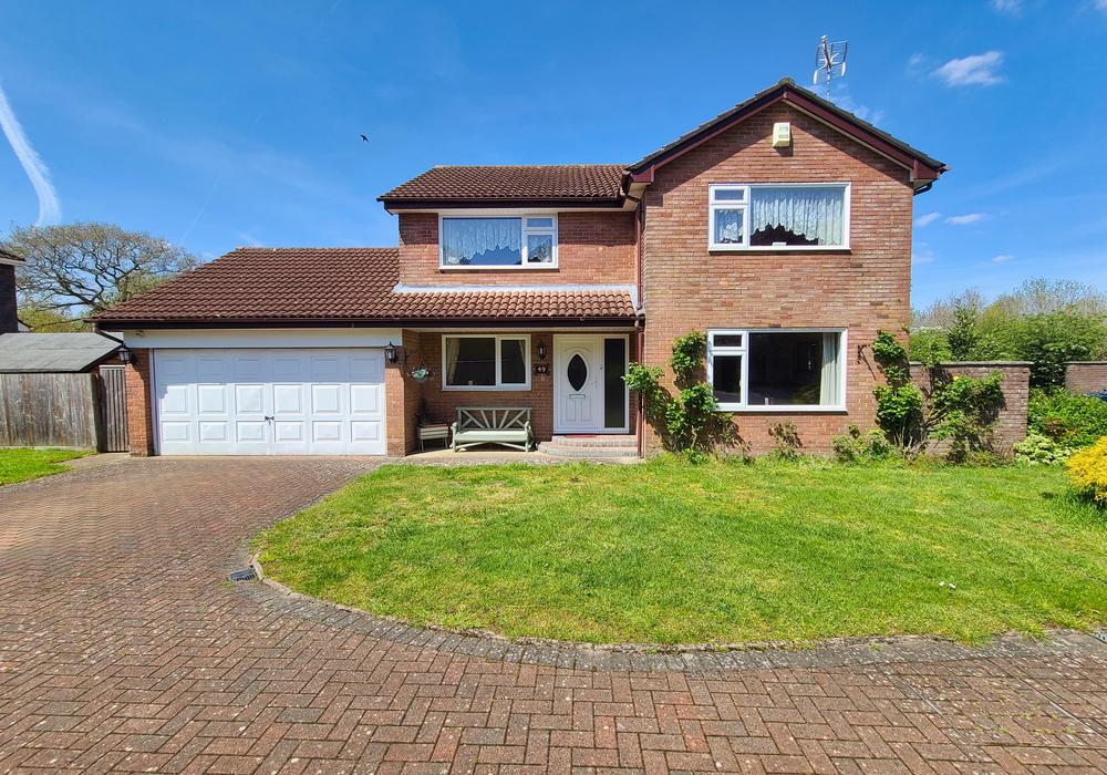 Kingfisher Way, Marchwood SO40 4 bed detached house £525,000