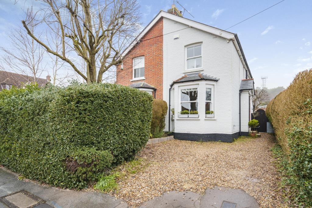 Windlesham, Surrey, GU20 3 bed semidetached house for sale £650,000