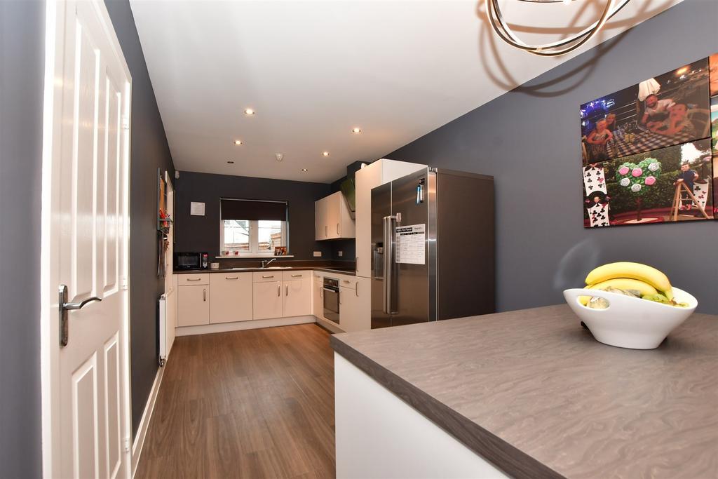 Kitchen/ Breakfast Room