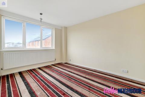 4 bedroom terraced house to rent - Honeysuckle Close, Romford, RM3, London