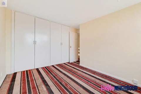 4 bedroom terraced house to rent - Honeysuckle Close, Romford, RM3, London