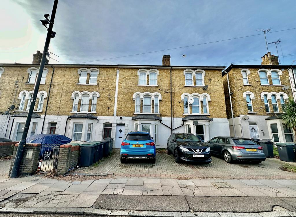 Hornsey Road, London. N8 3 bed for sale £440,000