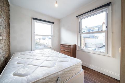 2 bedroom flat for sale, Munster Road, Fulham