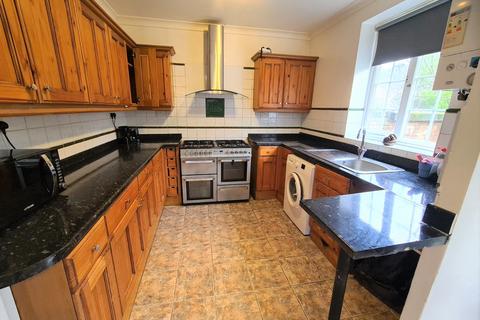 4 bedroom semi-detached house to rent - Lakeview Road, London SE27