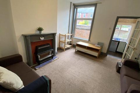 2 bedroom terraced house to rent, Thornton Road, Fallowfield, Manchester, M14