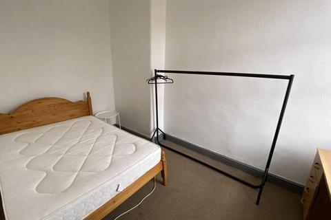 2 bedroom terraced house to rent, Thornton Road, Fallowfield, Manchester, M14