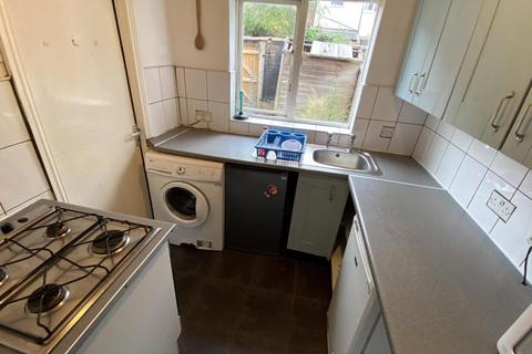 2 bedroom terraced house to rent, Thornton Road, Fallowfield, Manchester, M14
