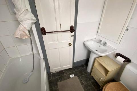 2 bedroom terraced house to rent, Thornton Road, Fallowfield, Manchester, M14
