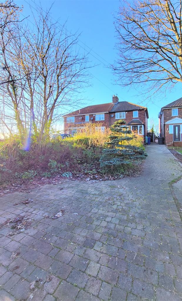 Cadeby Road, Sprotbrough, Doncaster, South Yorkshire, DN5 3 bed semi