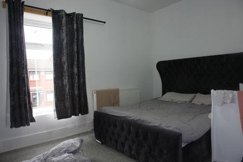 2 bedroom terraced house for sale - Crompton Street, Oldham