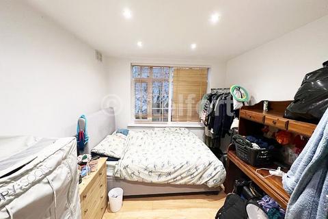 2 bedroom apartment to rent, Torrington Court, Torrington Park, London, N12