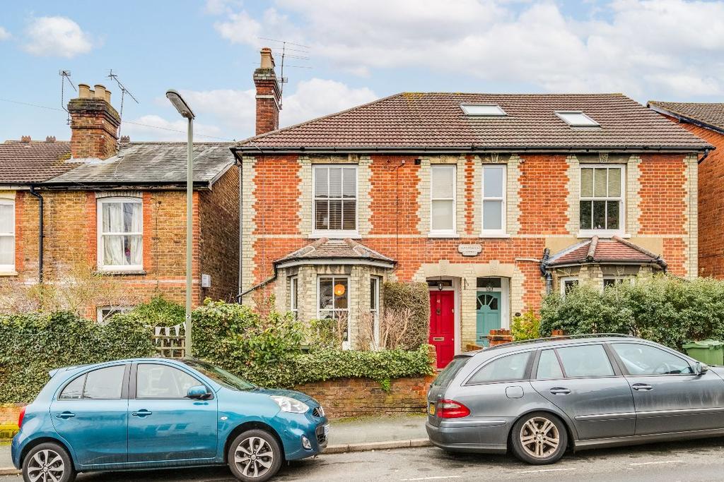 Ludlow Road, Guildford 3 bed semidetached house £2,150 pcm (£496 pw)