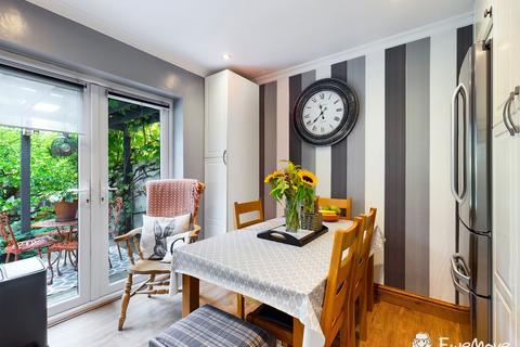 3 bedroom semi-detached house for sale - Willis Waye, Kings Worthy, Winchester SO23 7QT