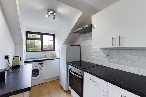 1 bedroom apartment to rent, Station Road, Addlestone, Surrey, KT15