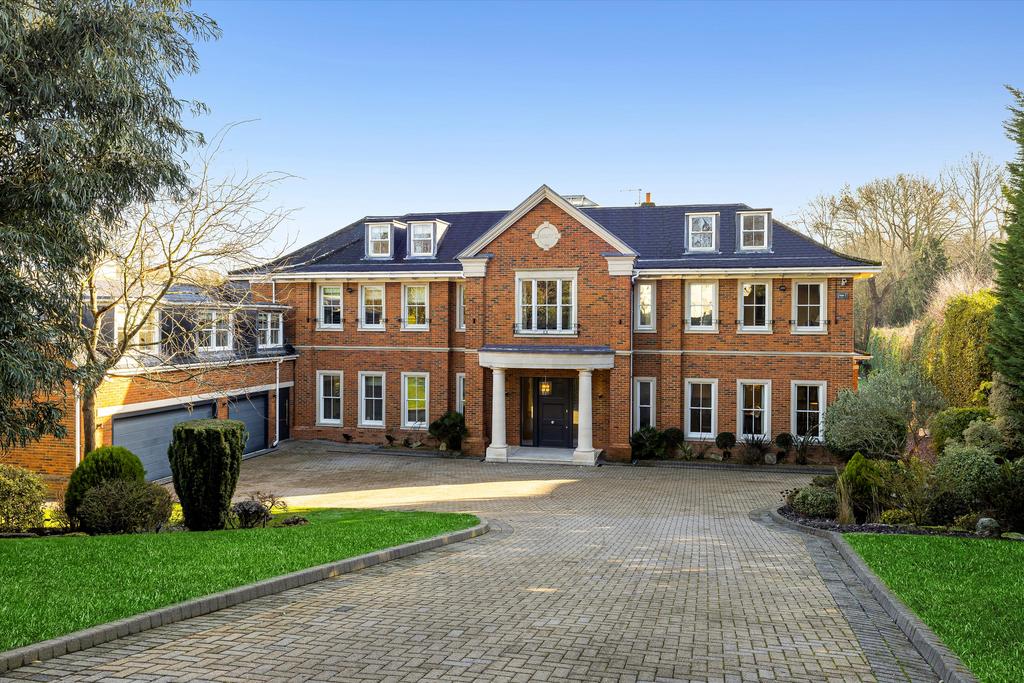 Birds Hill Drive, Oxshott, Leatherhead, Surrey, KT22 7 bed detached