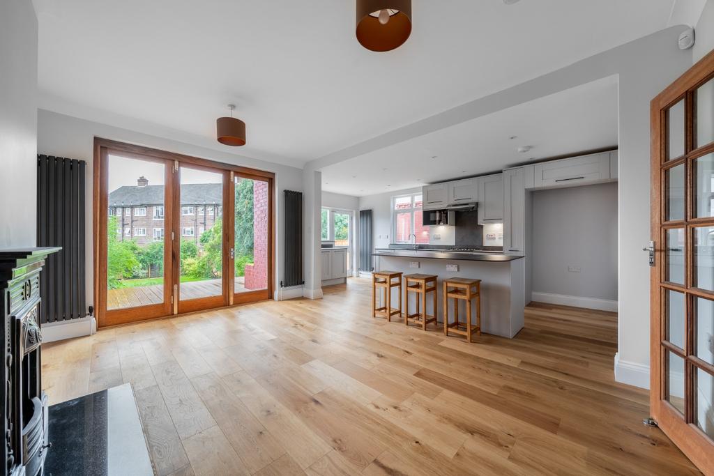 Durnsford Road, N11 5 bed semidetached house £1,250,000