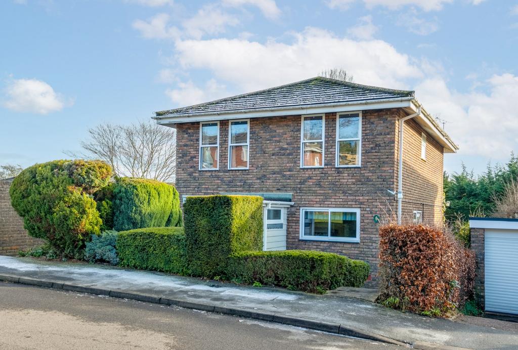 Birch Grove, Oaklands, Welwyn, Hertfordshire, AL6 4 bed detached house