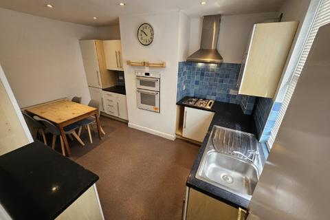4 bedroom terraced house to rent, Beechwood Grove, Burley, LEEDS, LS4 2LT