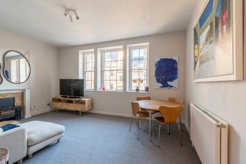 2 bedroom maisonette to rent, Bennett Street, Bath