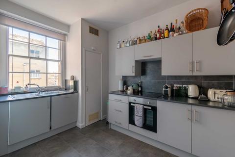 2 bedroom maisonette to rent, Bennett Street, Bath