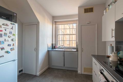 2 bedroom maisonette to rent, Bennett Street, Bath