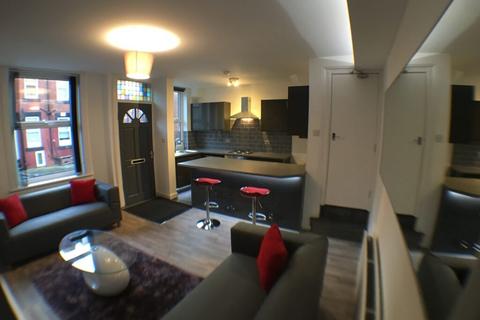 3 bedroom terraced house to rent, Harold Grove, Hyde Park, Leeds, LS6 1PH
