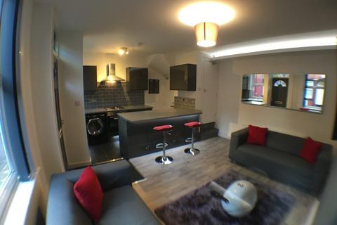 3 bedroom terraced house to rent, Harold Grove, Hyde Park, Leeds, LS6 1PH