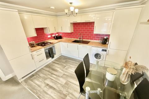2 bedroom apartment for sale - Lower Southend Road, Wickford, Essex