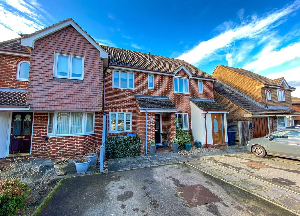 Clayton Mead, Godstone, RH9 2 bed terraced house £400,000
