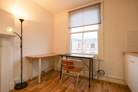 Studio to rent, Cheniston Gardens, Kensington, London, W8