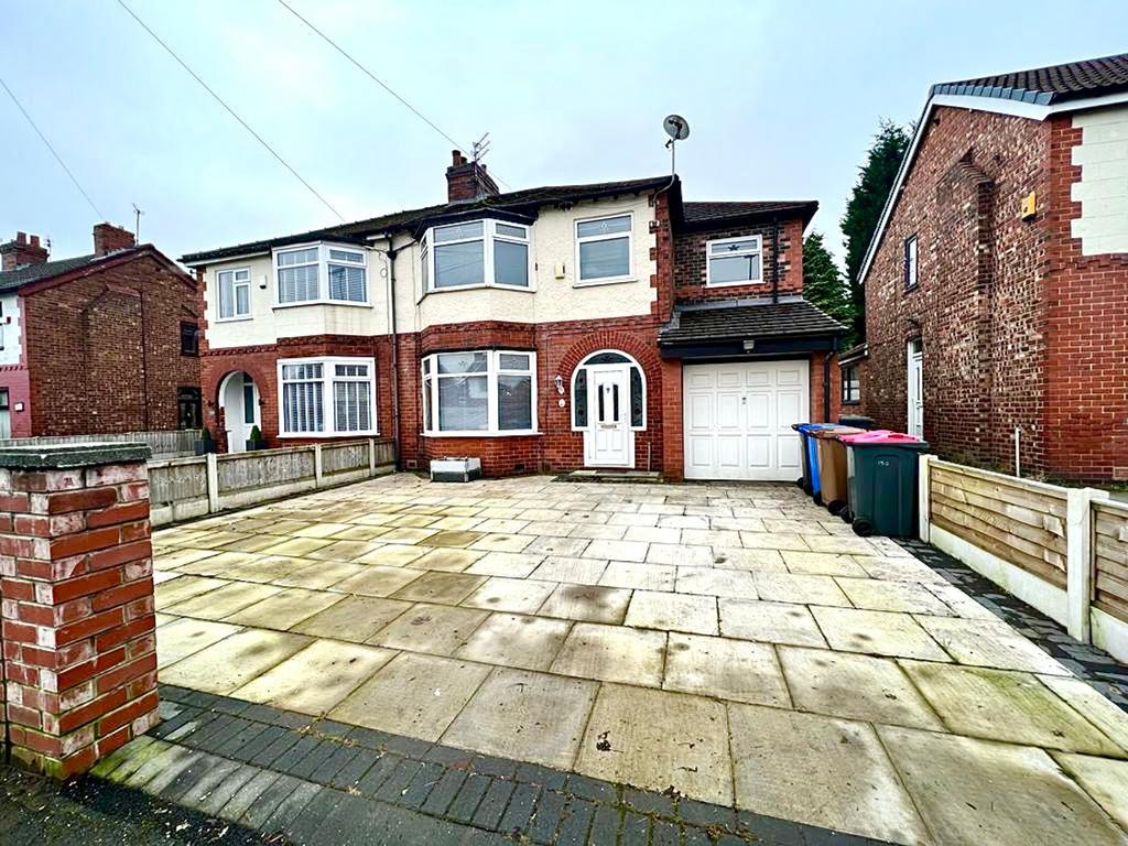 Rake Lane, Swinton, M27 4 bed semidetached house £260,000