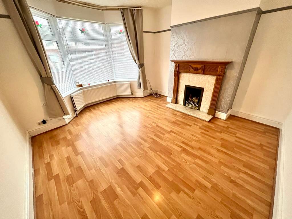 Rake Lane, Swinton, M27 4 bed semidetached house £260,000