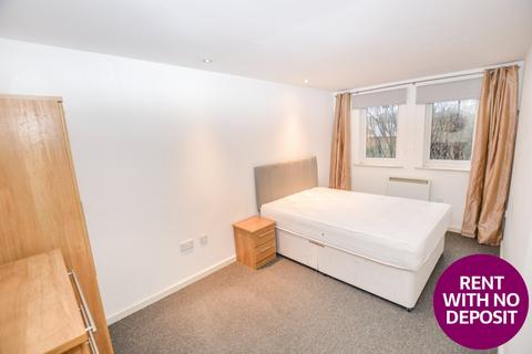 2 bedroom flat to rent, Adamson House, 4 Elmira Way, Salford, M5
