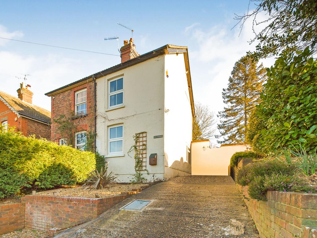 Turners Hill Road, Crawley Down 2 bed semidetached house £1,450 pcm