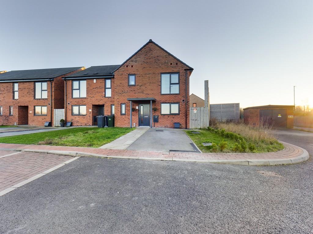 Beeston Lane, Askern 3 bed semidetached house for sale £180,000