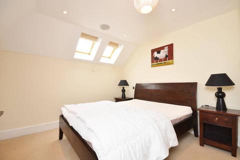 2 bedroom flat for sale - Albury Road, Guildford, GU1