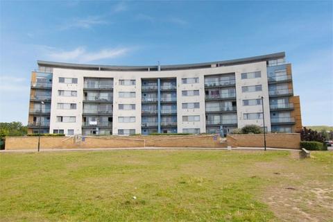 2 bedroom flat to rent, Tideslea Path, London, SE28 0NH