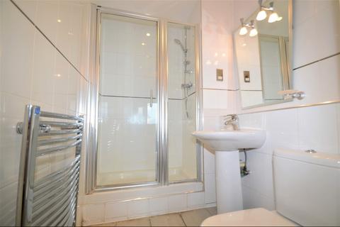 2 bedroom flat to rent, Tideslea Path, London, SE28 0NH